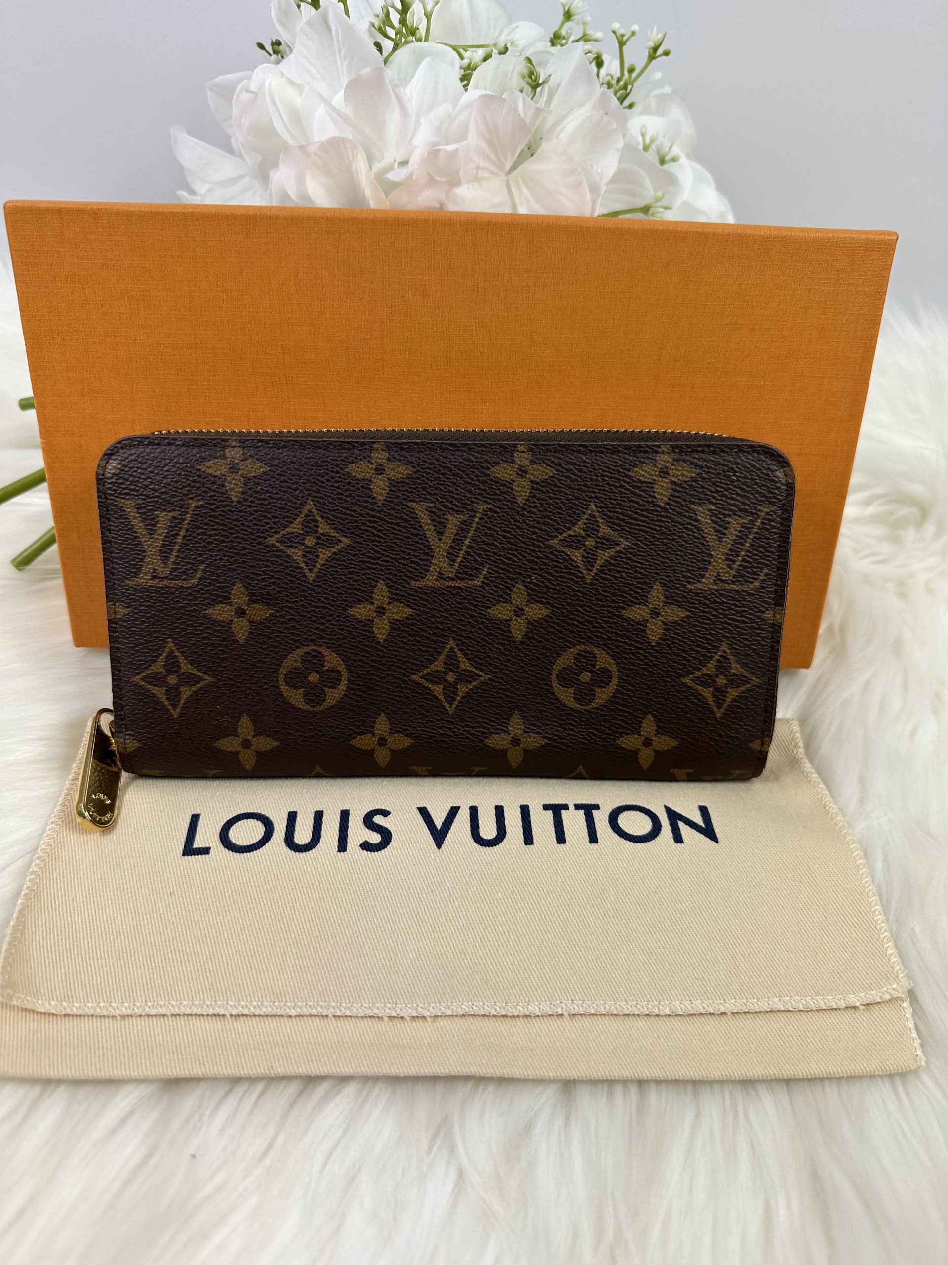 Louis Vuitton Giant Monogram Zippy Wallet - 3 For Sale on 1stDibs